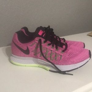 Nike athletes shoes- Zoom Pegasus 32